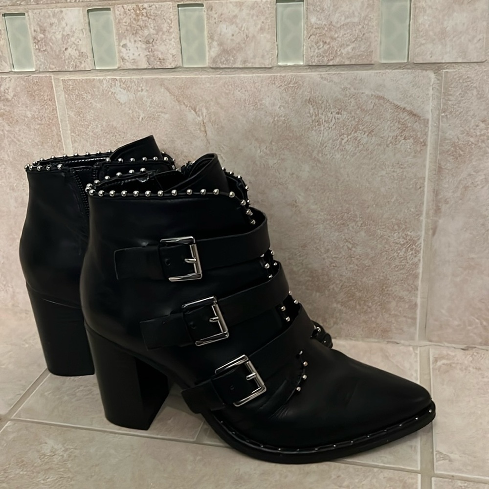 Steve Madden Hubble Black Booties